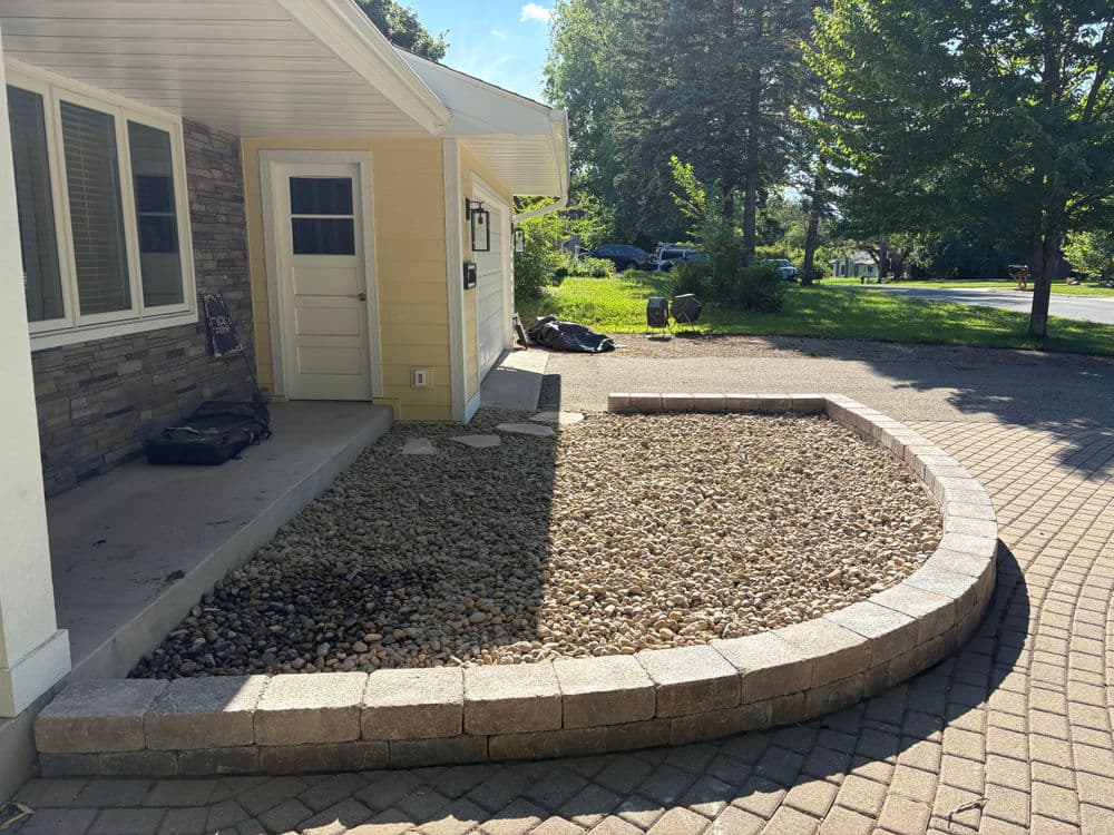 Gallery photos for Front Yard Garden Walls in Burnsville: Image #4
