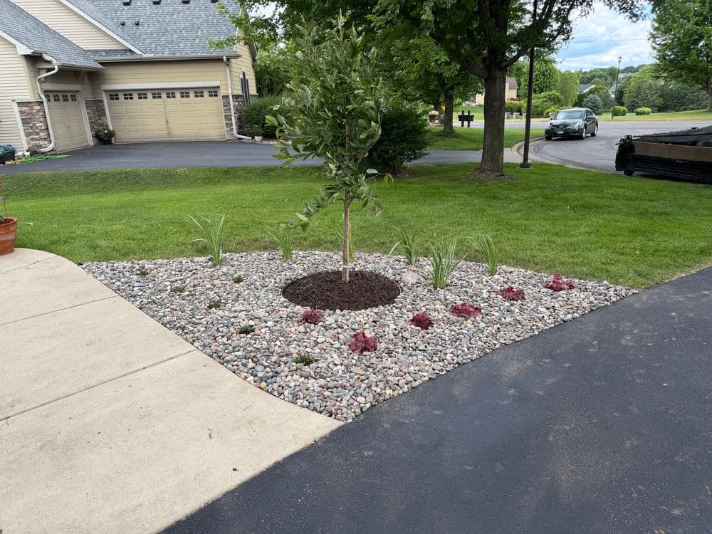 Gallery photos for Front Yard Landscape Bed Overhaul in Cottage Grove: Image #1