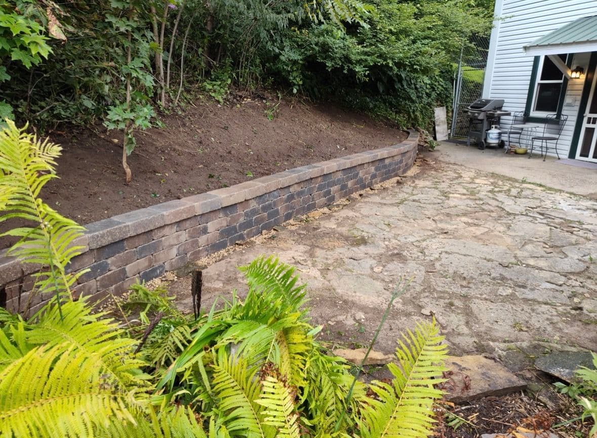 Gallery photos for Improved Outdoor Space with a Segmental Block Retaining Wall: Image #2